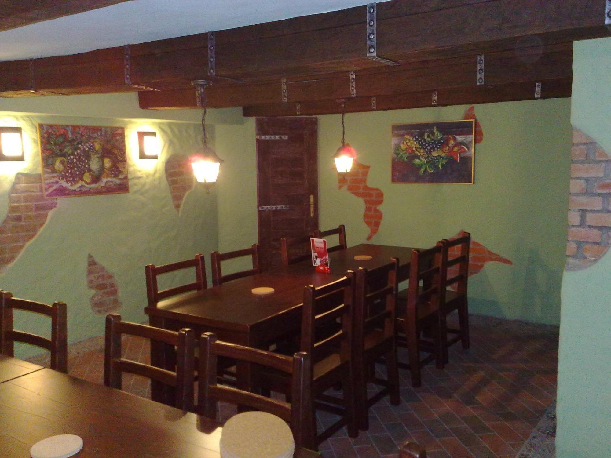 优特维尼由库乐酒店 基约夫 外观 照片